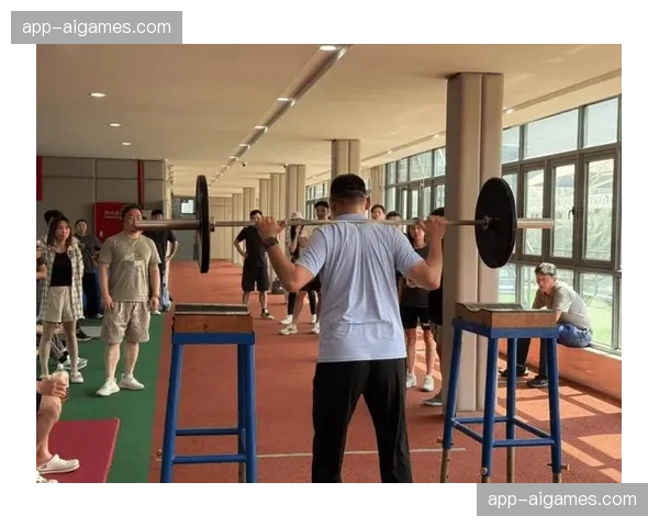 教练员参加海外夏令营并录制教学课程，面向全球基层教练发售